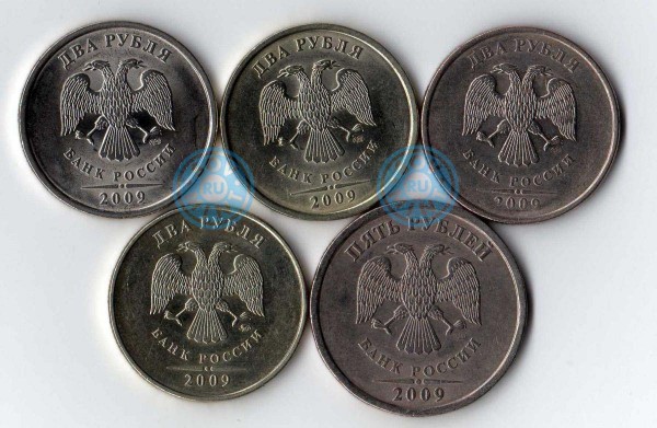 2 рубля 2009 плакированные мельхиором (сравнение с другими 2 рублями и 5 рублями)